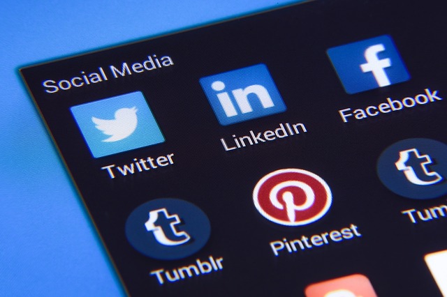 Facebook en LinkedIn koppelen en ontkoppelen, zo doe je dat