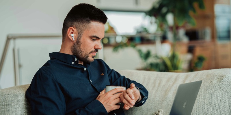 Je AirPods klinken raar, zacht, dof, schel, hol: dit is er aan de hand