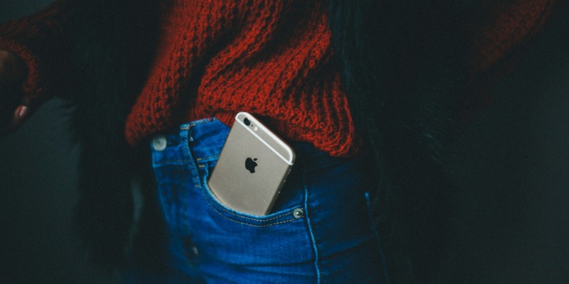 Je iPhone in je broekzak of beha dragen, is dat gevaarlijk?